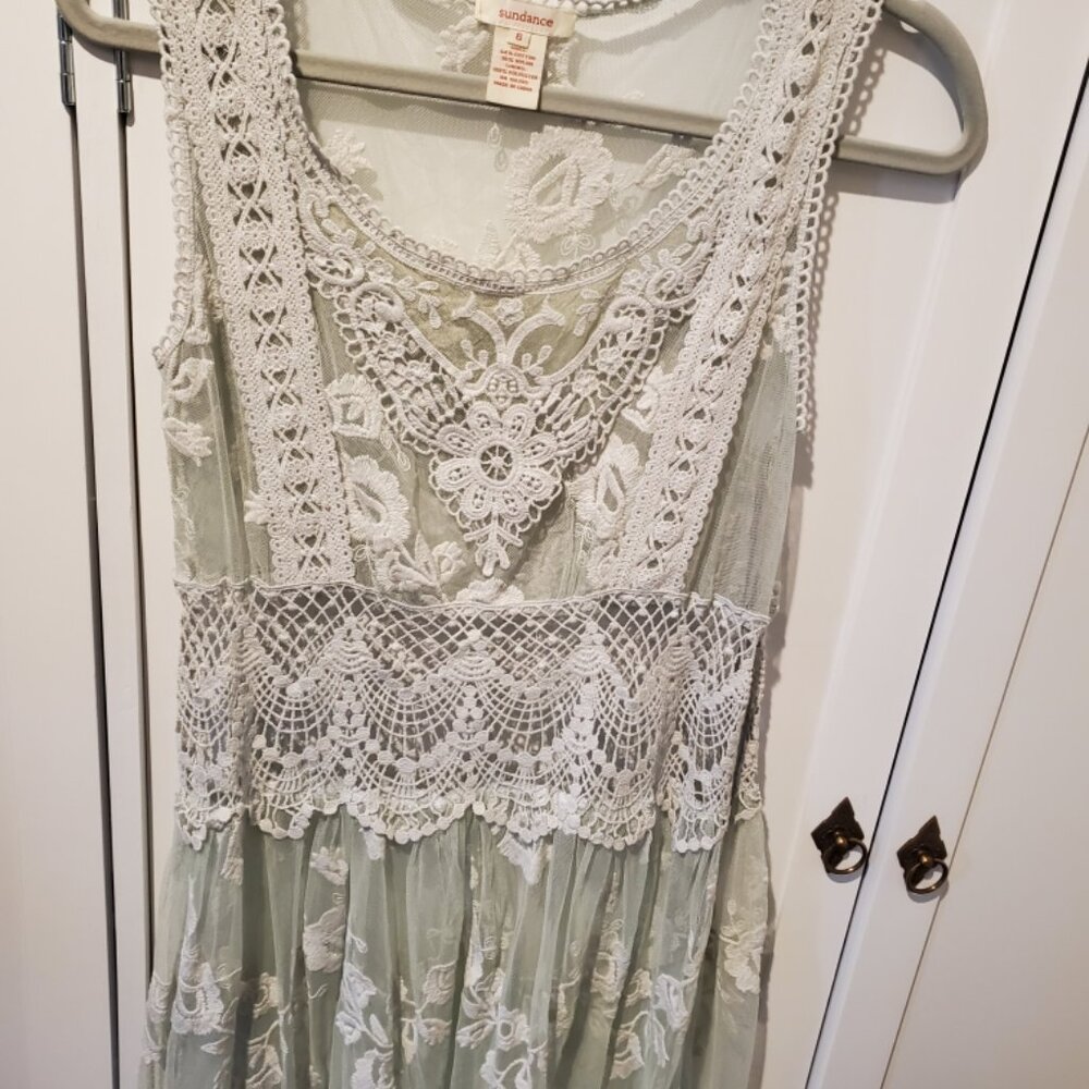 BEAUTIFUL Women's SUNDANCE size 6 lace dress, gray & creme